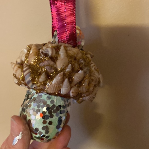 Holiday Sea Shell Ornament - Picture 4 of 6